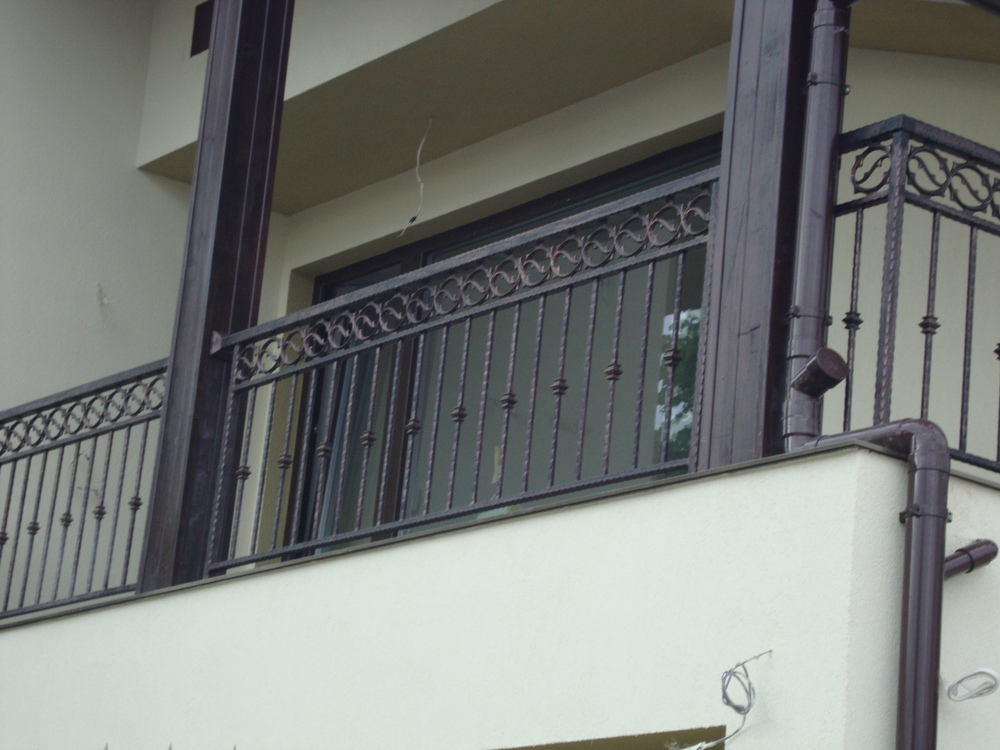 Gantries and doors