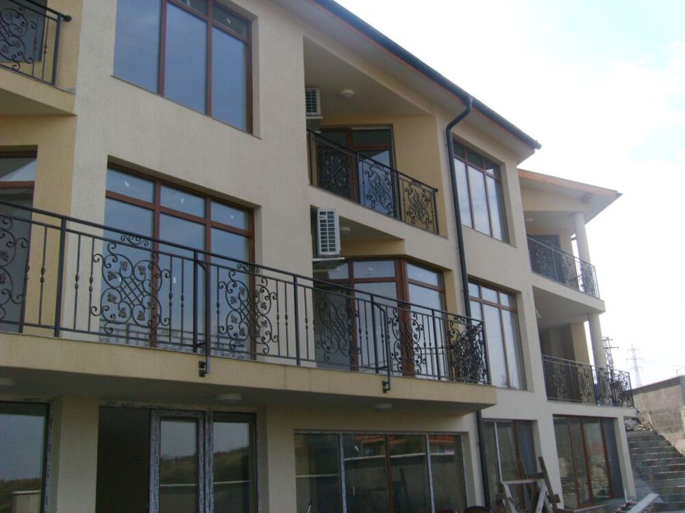 Gantries and doors