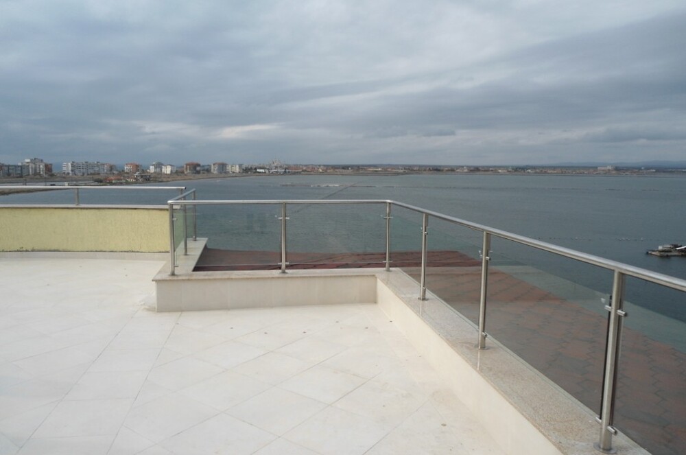 Stainless steel and glass railings and aluminium railings