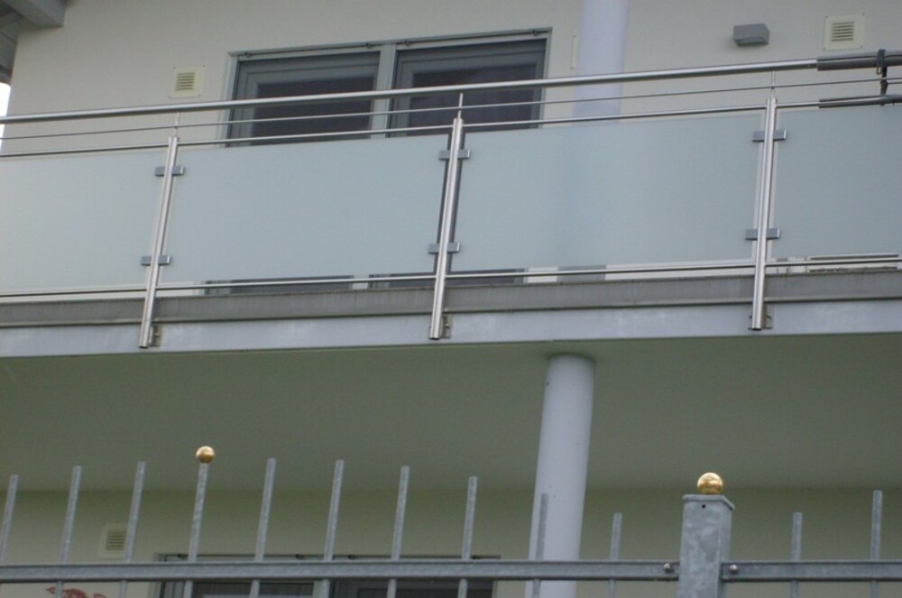 Stainless steel and glass railings and aluminium railings